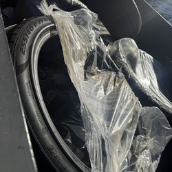 Good tire size 255/40 R21 102Y all 4 tire A 21-inch tire fits luxury sedans, performance cars, and large SUVs like Tesla Model S, BMW X5, Range Rover,