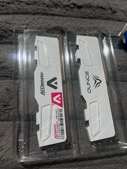 DDR4 RAM 32GB (2x16GB) 3200MHz PC4-25600 XMP CL18 1.35V 288-pin Desktop PC Memory Module with Heatsink White Suitable for Gaming and Office Work