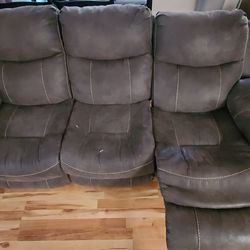 Couch (must pick up)