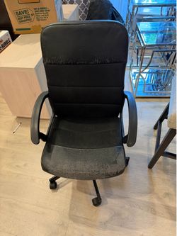 Black office chair