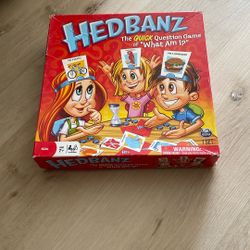 Hedbanz The Quick Question Game Of What Am I