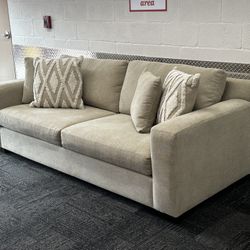 Beige Sofa Couch - Delivery Included 🛻