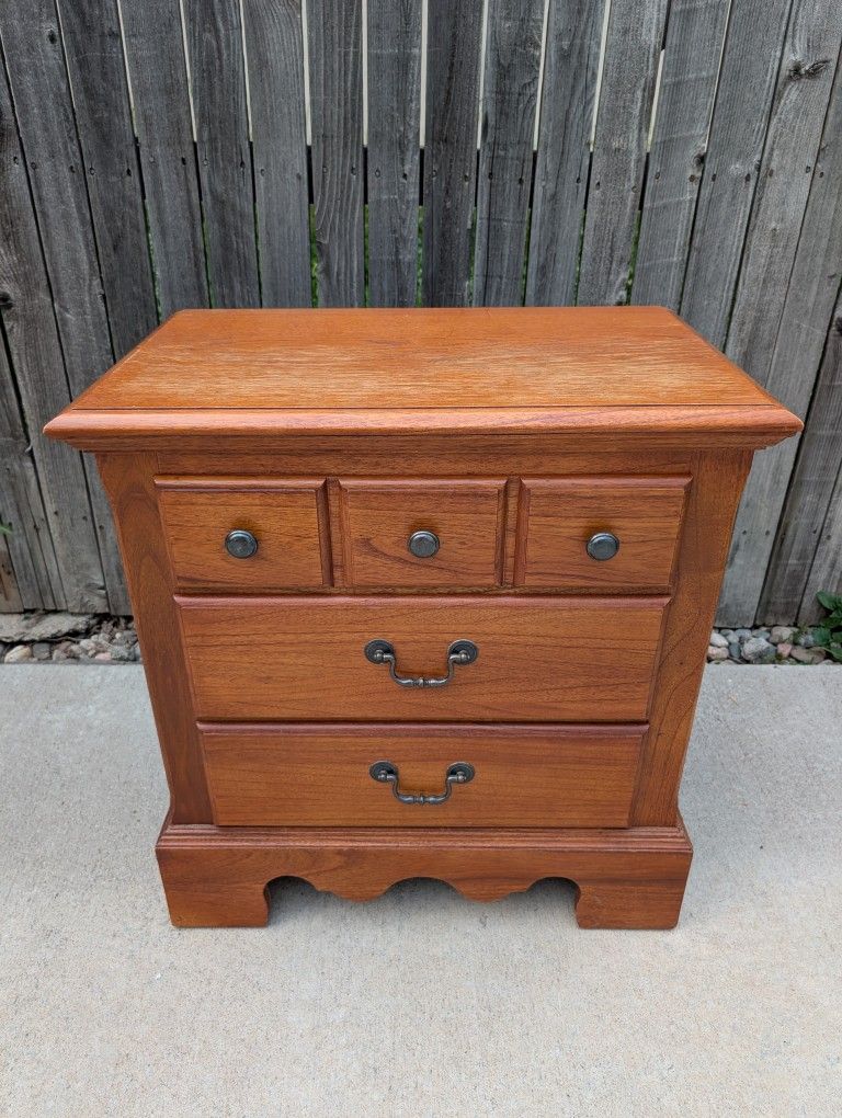 Nightstand & Side Table
