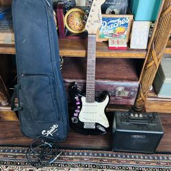 SQUIER MINI HELLO KITTY STRATOCASTER & AMPLIFIER