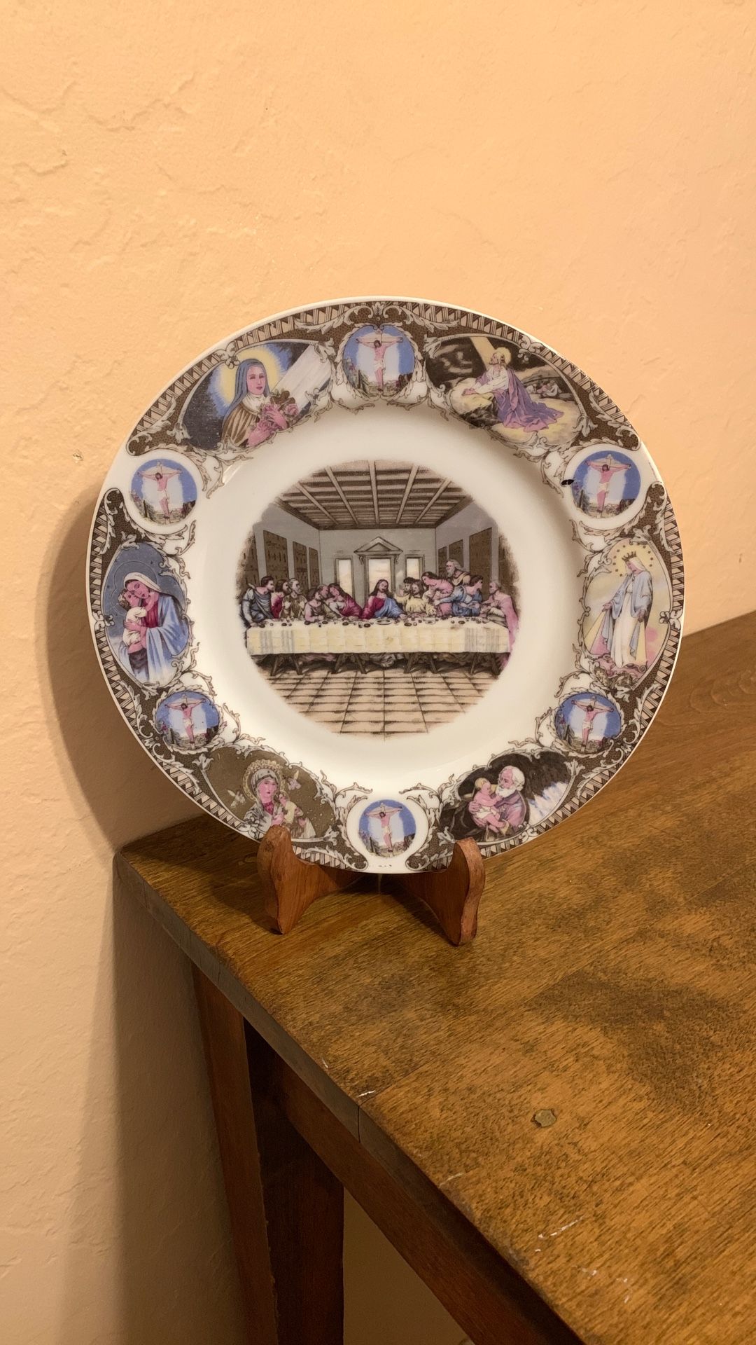Vintage Porcelain Plate “Jesus and Last Supper”.          Great