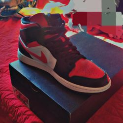 AIR JORDAN 1 MID