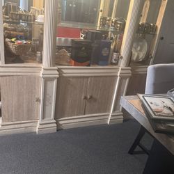 Dining Room Hutch/buffet