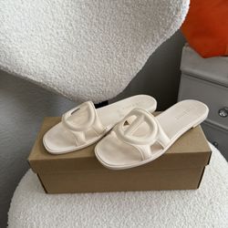 STEVE MADDEN JELLY SANDALS  SIZE 7