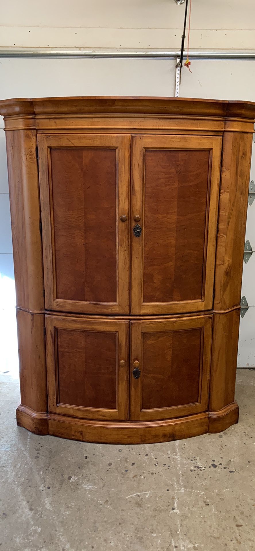 Romweber Armoire Entertainment Center Mint Condition