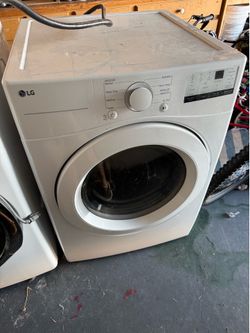 LG DRYER 1Yr old