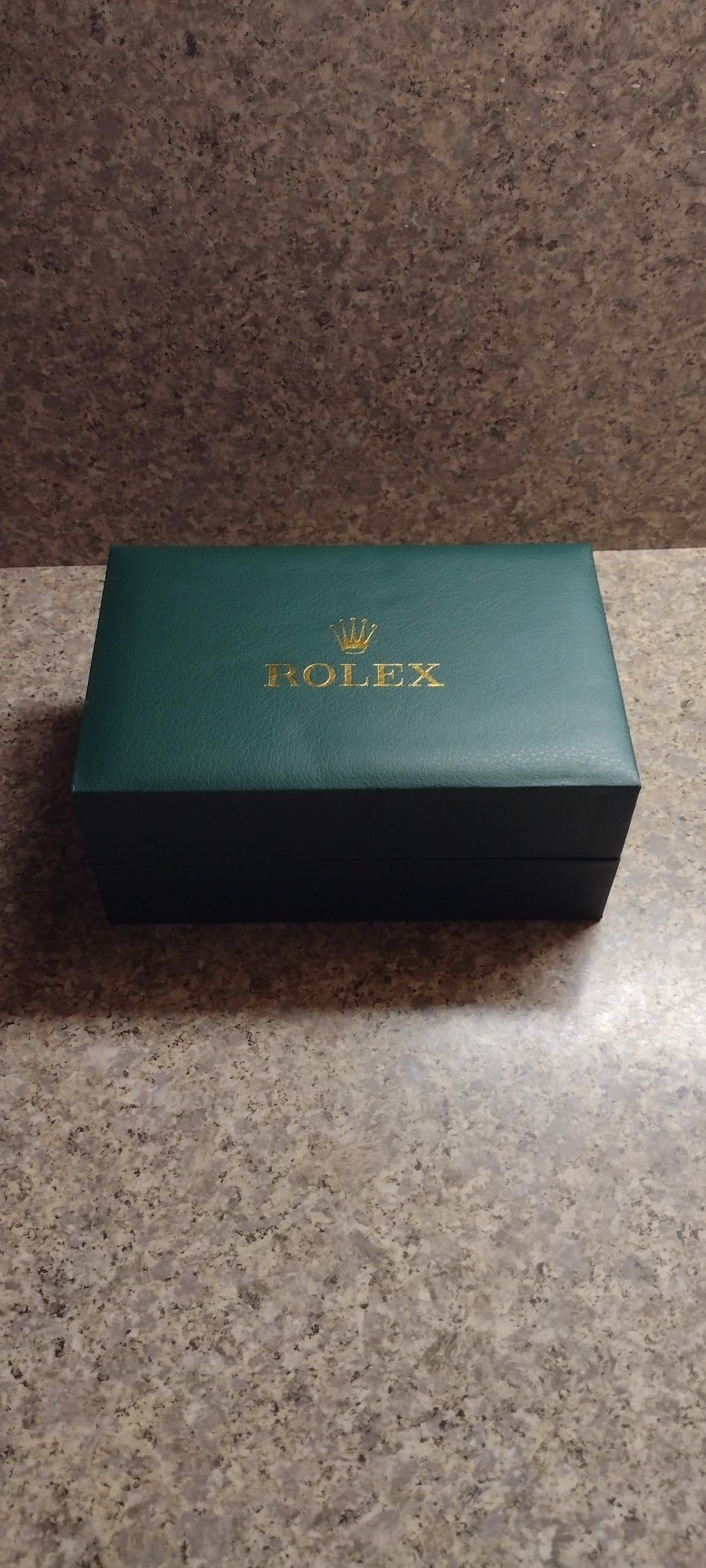 NEW GIFTS SOUVENIRS FASHION NEW SET WITH ORIGINAL BOX **NON CERTIFIED**
