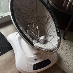 4 Moms Mamaroo