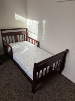 Toddler bed