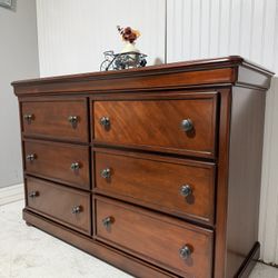 Dresser, Cajonera