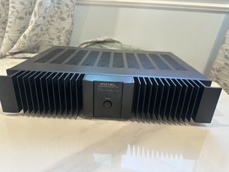 Rotel RB-1050 Power Amplifier 2 Channel 250W Stereo RCA Banana Output Black..