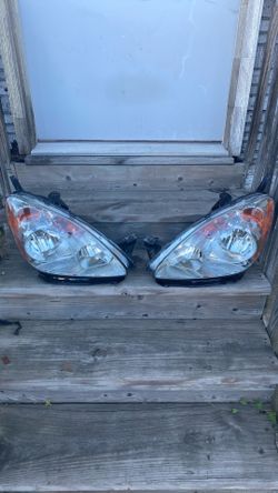 2002-2006 Honda crv headlights and taillights both pairs