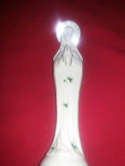 BEAUTIFUL STATUE of MARY