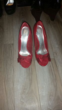 Cute red heels size 6