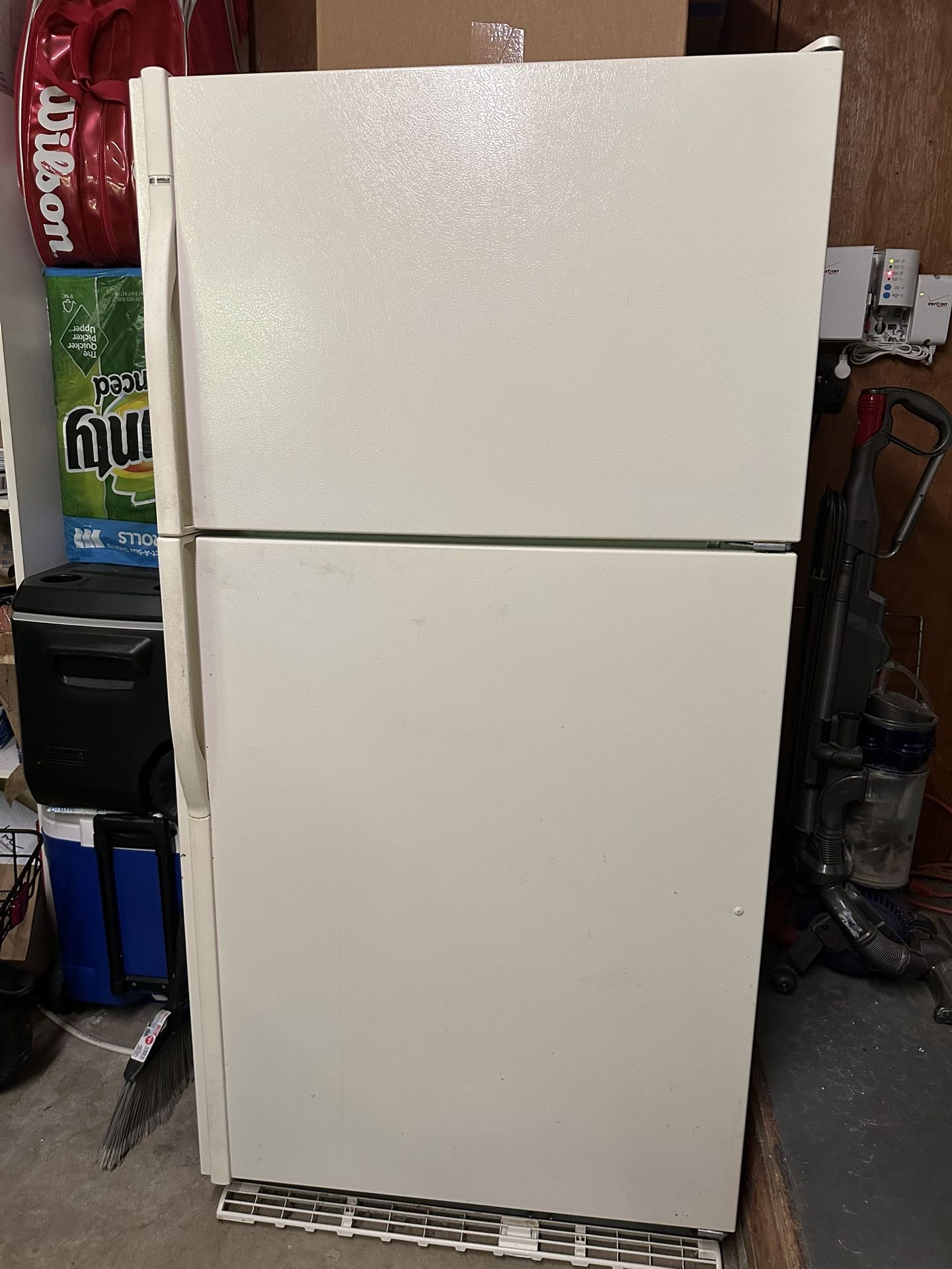 Refrigerator Top Freezer Bottom refrigerator