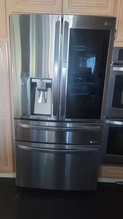 LG Fridgerator For Parts Or Repair