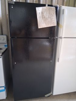 New GE
17.5 cu. ft. Top Freezer Refrigerator in Black
