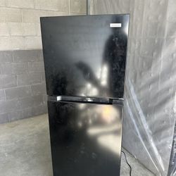 Refrigerator Apartment Size Black Visa I