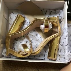 Gold Heels 7.5 Women’s
