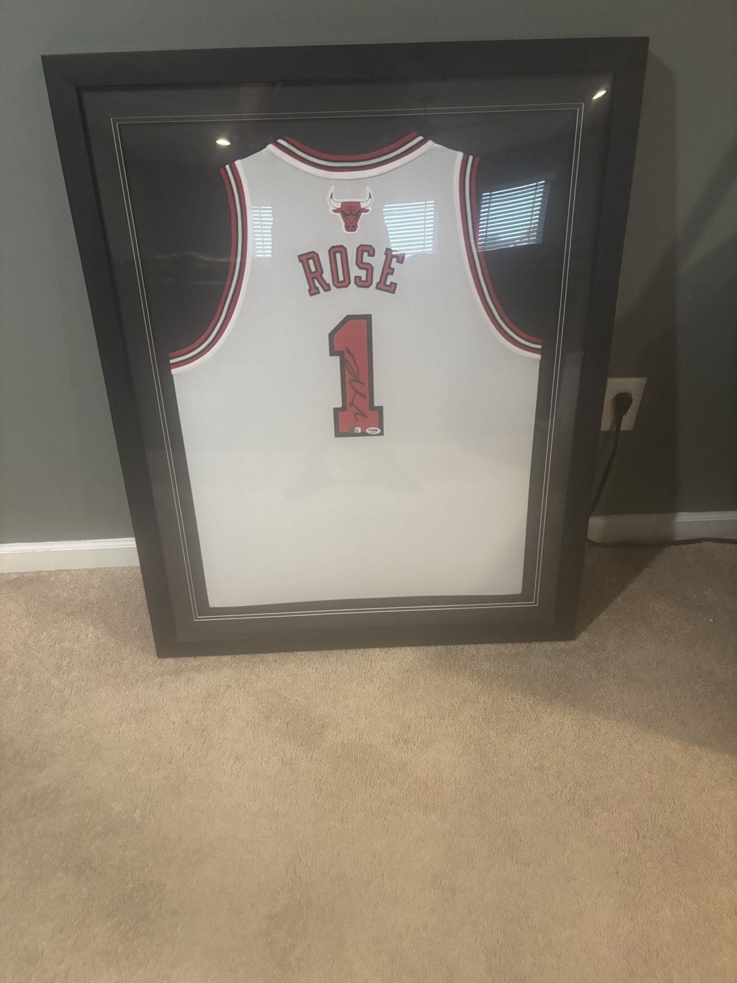 Derrick Rose Autographed Jersey