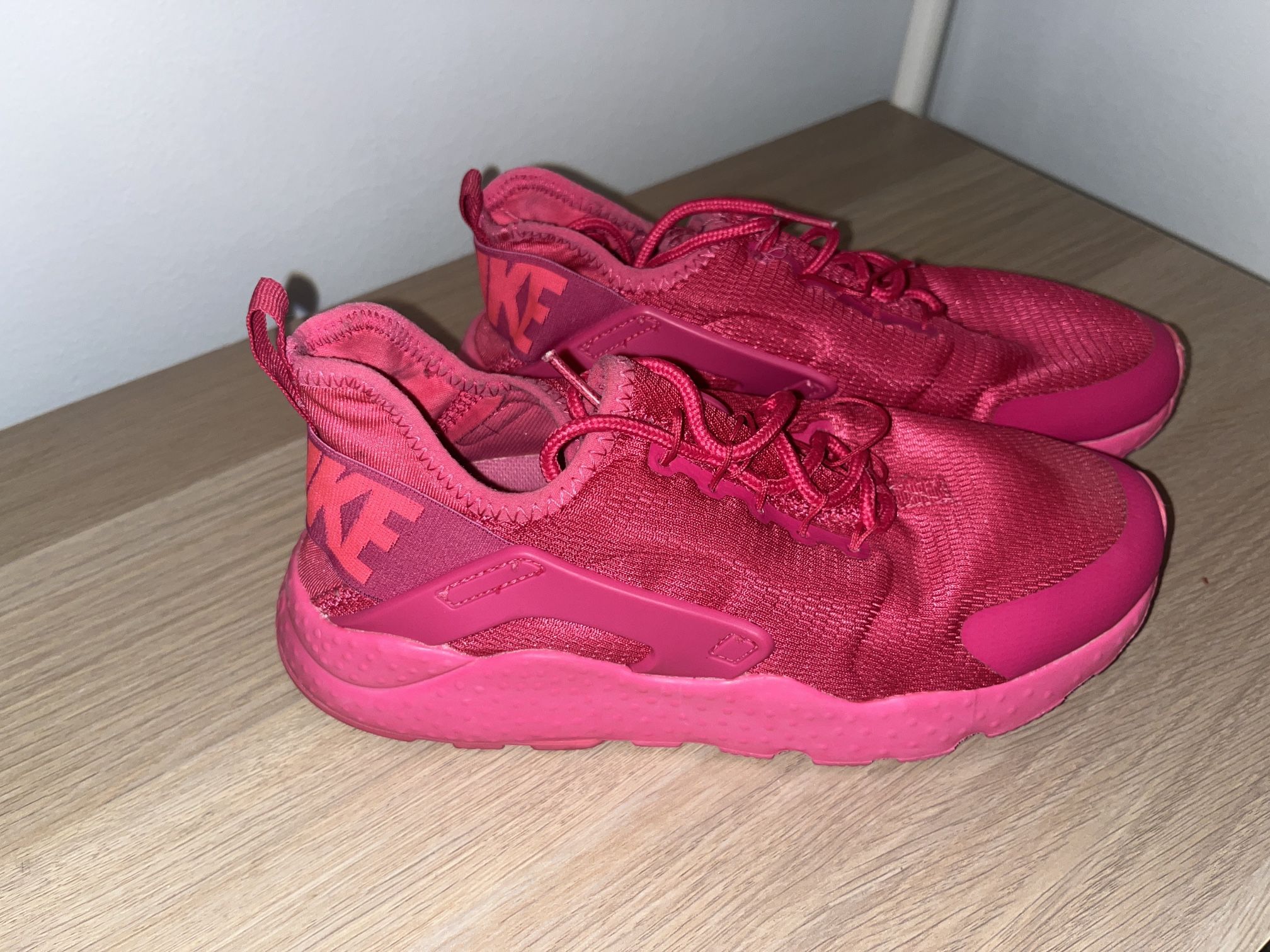 NIKE Air Huaraches