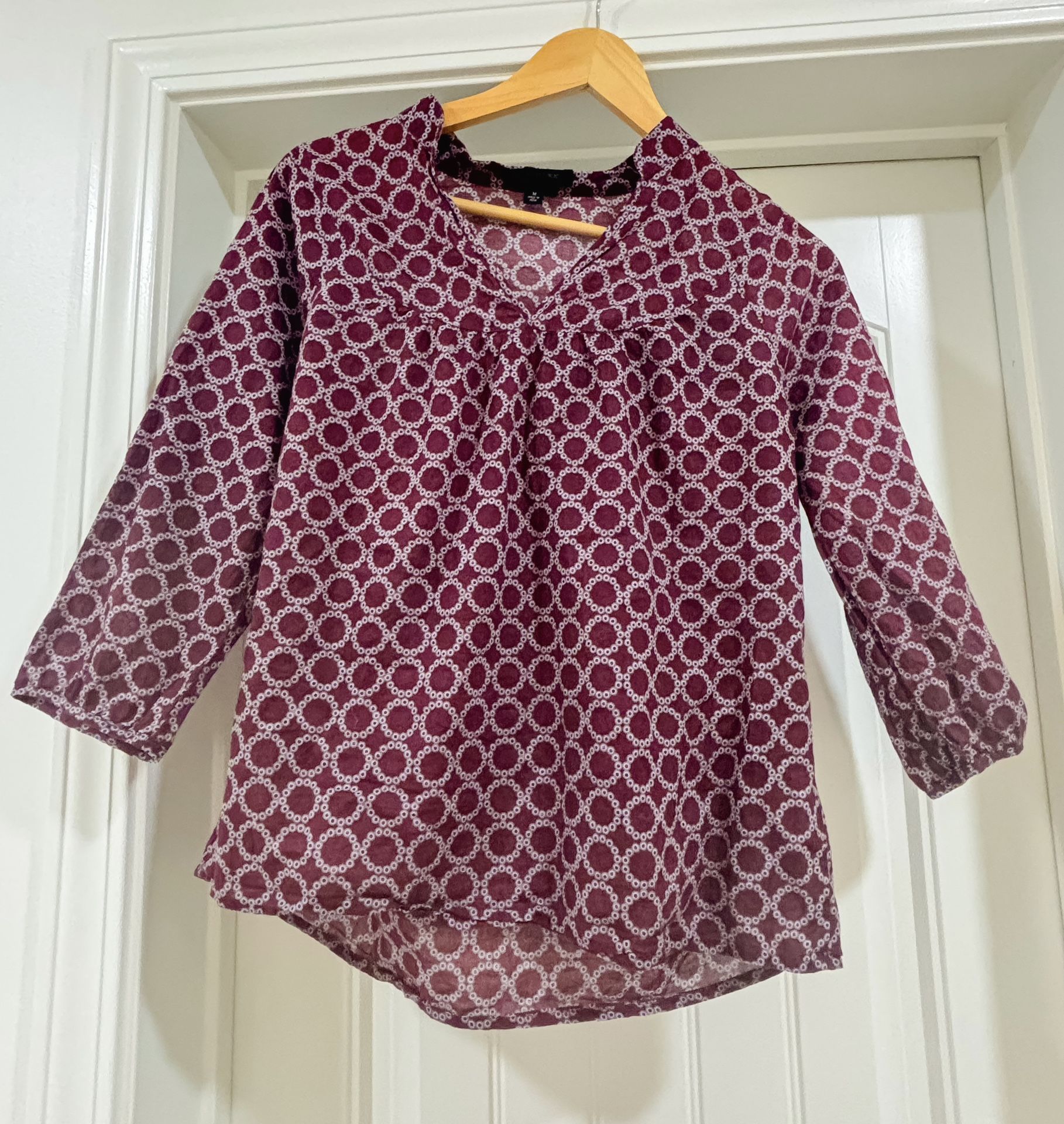 Banana Republic Size Medium Long Sleeve Blouse Purple w/ Lighter Blue Design