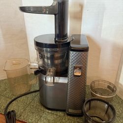 Nama J2 Cold Press Juicer almost new used twice