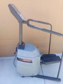Life Fitness 9500HR Stair Stepper / Stair Climber