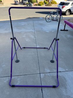 Adjustable gymnastics bar