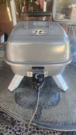 Precioso Asador Eléctrico Pampere Chef Luz 110V Seminuevo Dual Eléctrico Y De Carbón Seminuevo $50