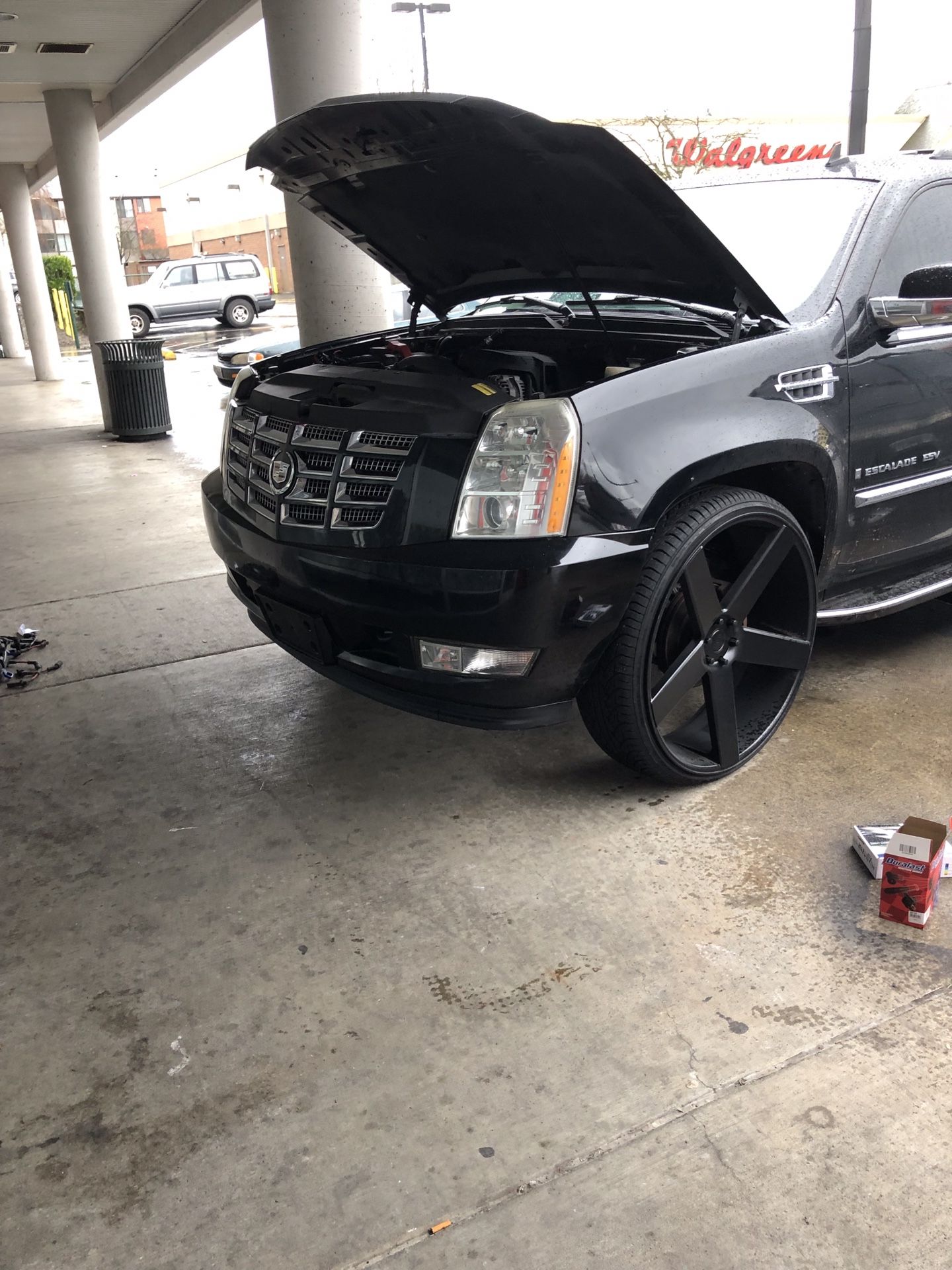 Escalade With 30 Inch Rims