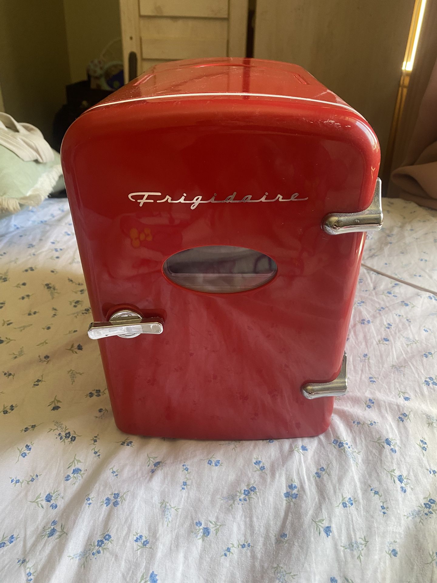 Mini Fridge/Skincare Fridge