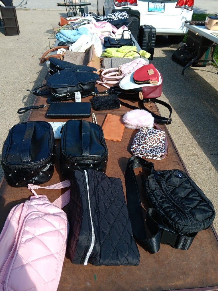 Purses. (Large Bulk)