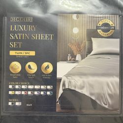 Decolure Luxury Satin Sheet Set