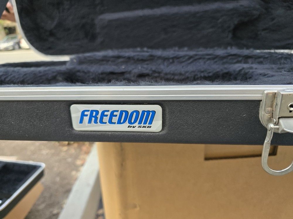 FREEDOM GUITAR HARD CASE
