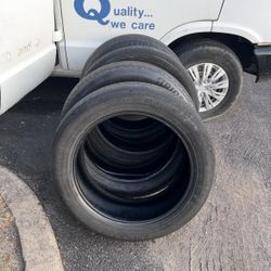 Size 235/55R20 $200 Por Las 4
