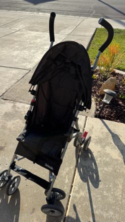 Folding lightweight stroller