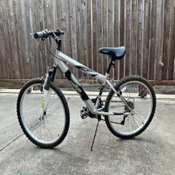 Full-Size Bike - Comfortable Ride for Daily Activities red trouble