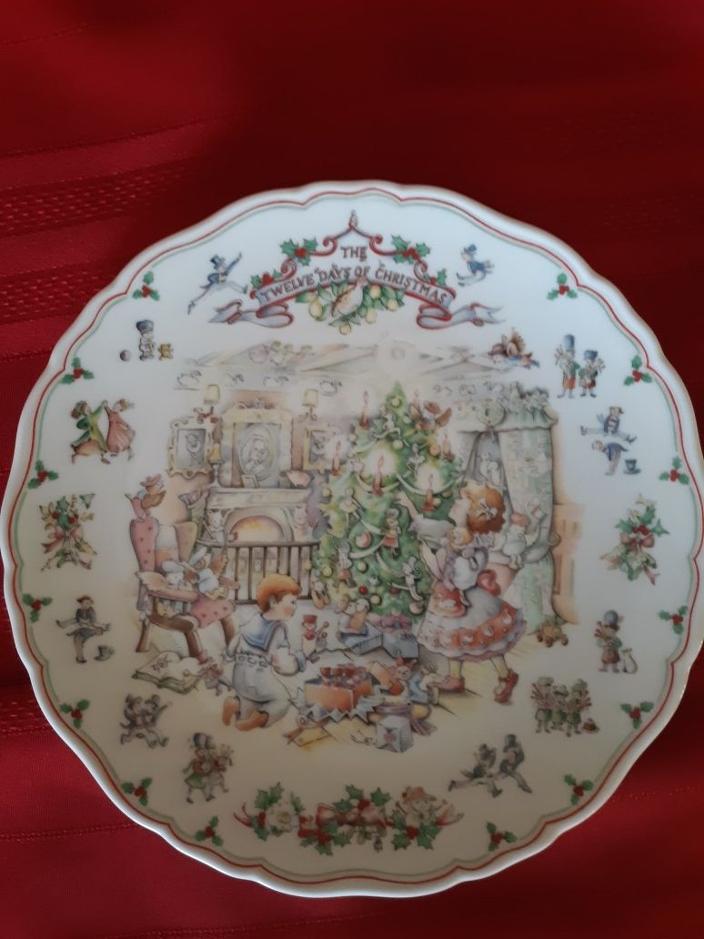 Christmas collector plate by Royal Doulton