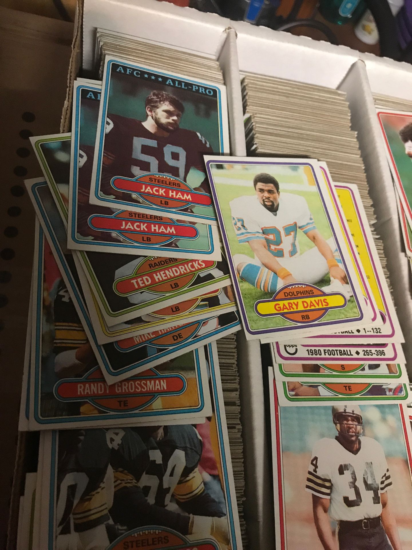 About 3500 1980 Topps football cards