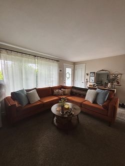 EXCELLENT CONDITION modern sectional