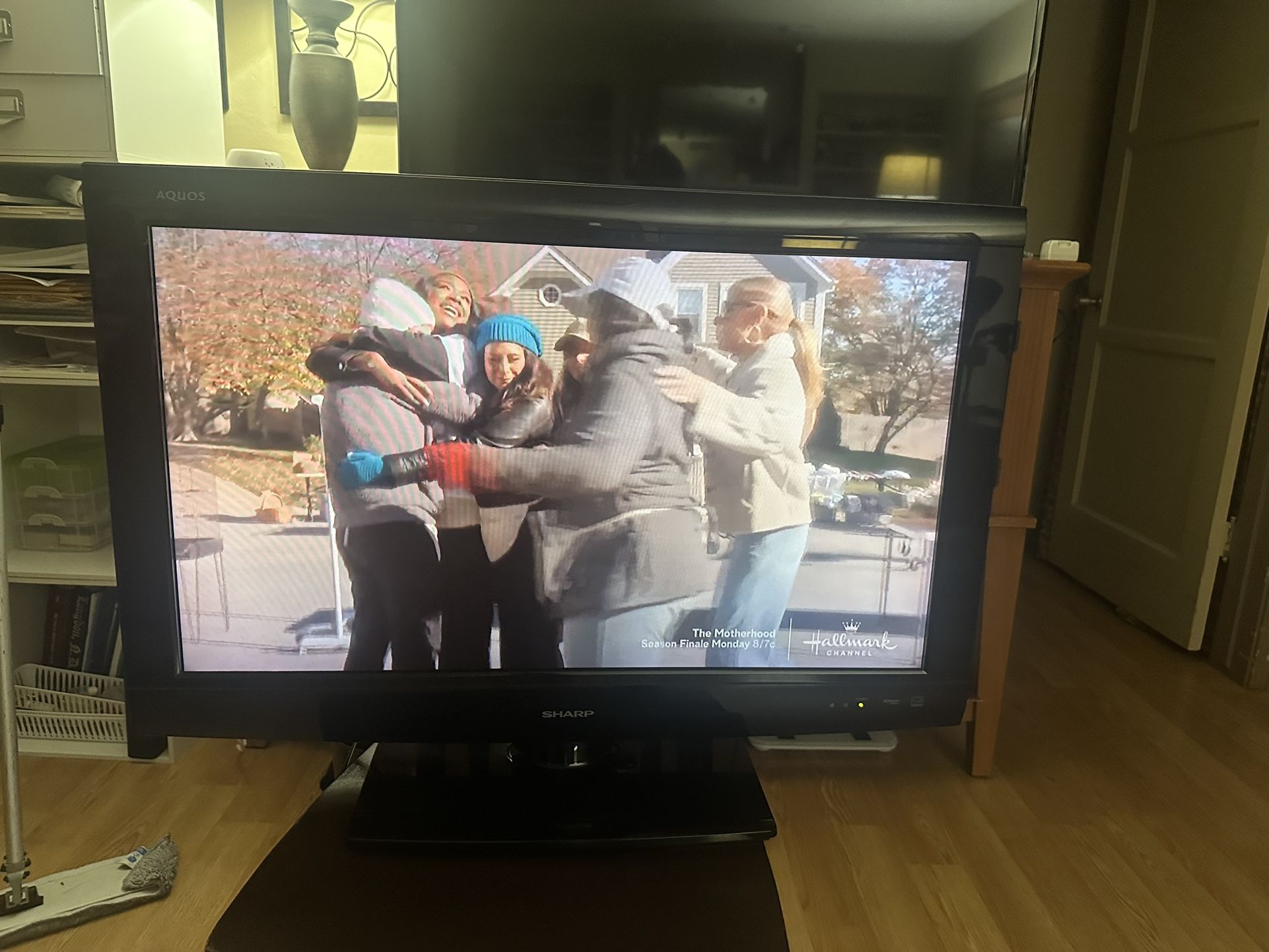 32 inch sharp TV