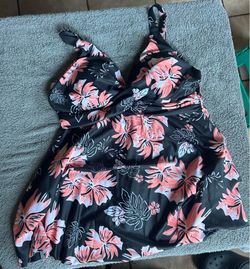Women's L Swimsuit Swimdress Pink Orange Hawaiian Flowers Skort Shorts