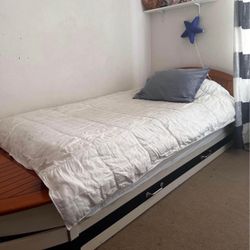 Pottery Barn Twin Sized Boat Bed Great Condition 