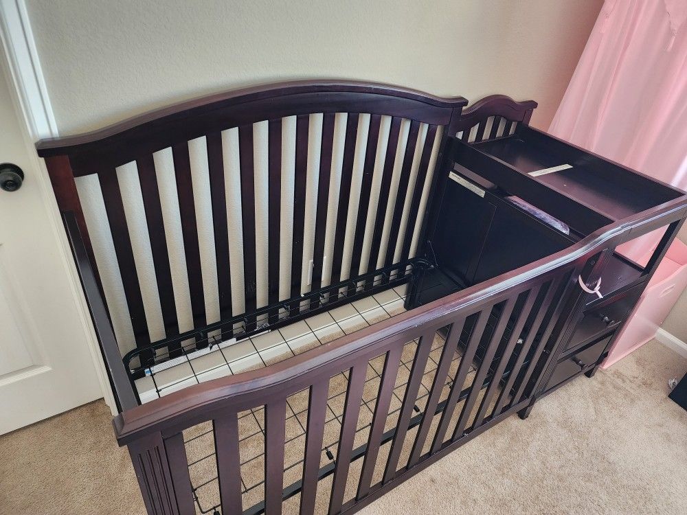 Baby Crib With Changing Table