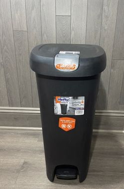 12 Gal Step Trash Can